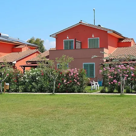 Holiday Rosa Dei Venti, Vada La Cinquantina